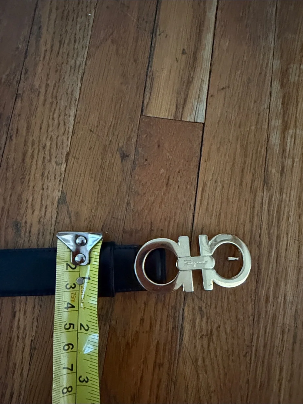 Salvatore Ferragamo Black Leather Gold Tone Buckle. Size M.❤️